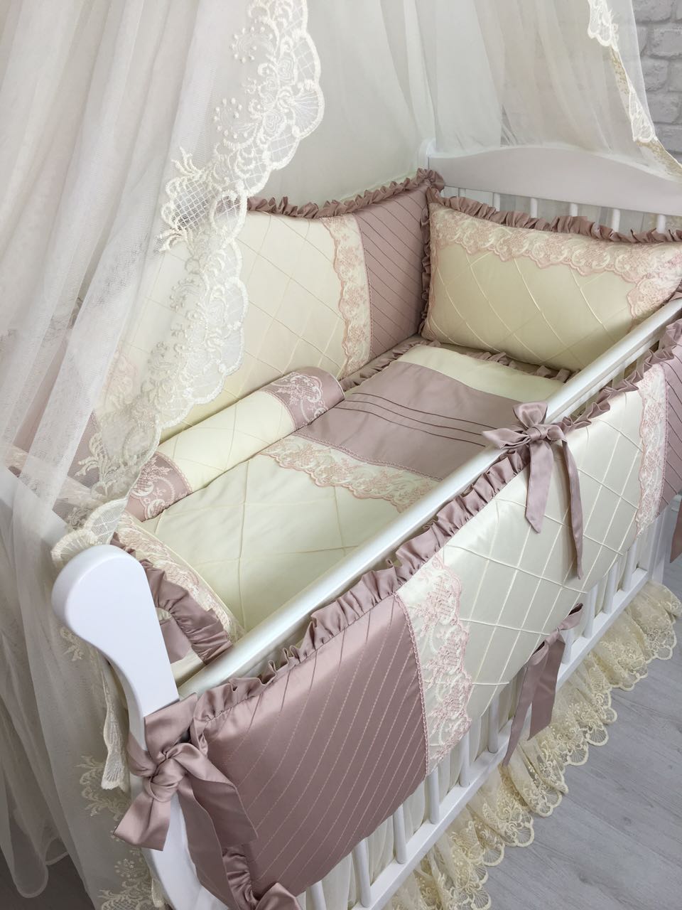 Белье для новорожденных в кроватку